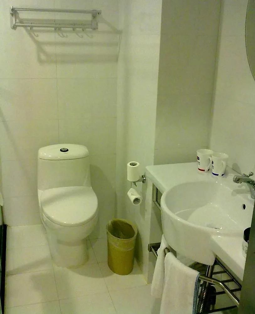 Отель Hanting Express Zhengzhou Ruhe Road